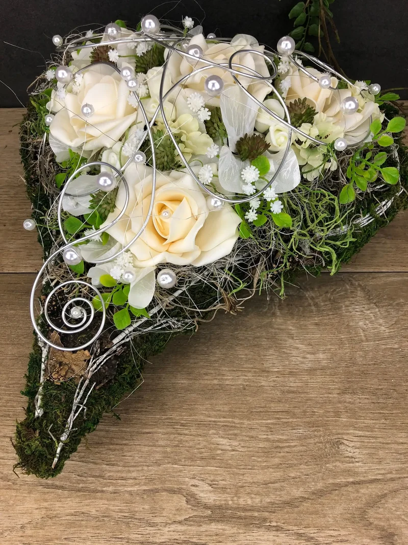 Grabschmuck Herz Rose Seidenblumen – würdevoll & langlebig