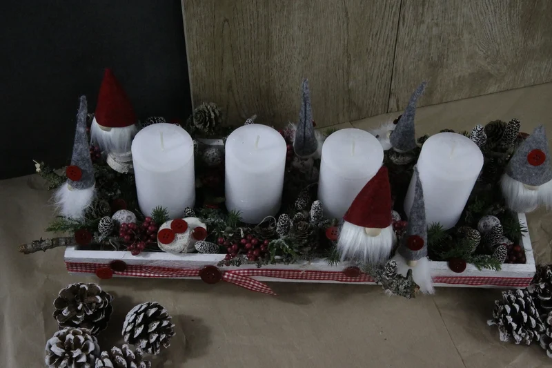 Adventsgesteck länglich auf Balken – Advent mehrjährig handgefertigt