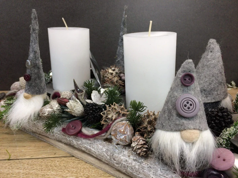 Längliches Adventsgesteck mit Wichtel – Tablett Advent mehrjährig