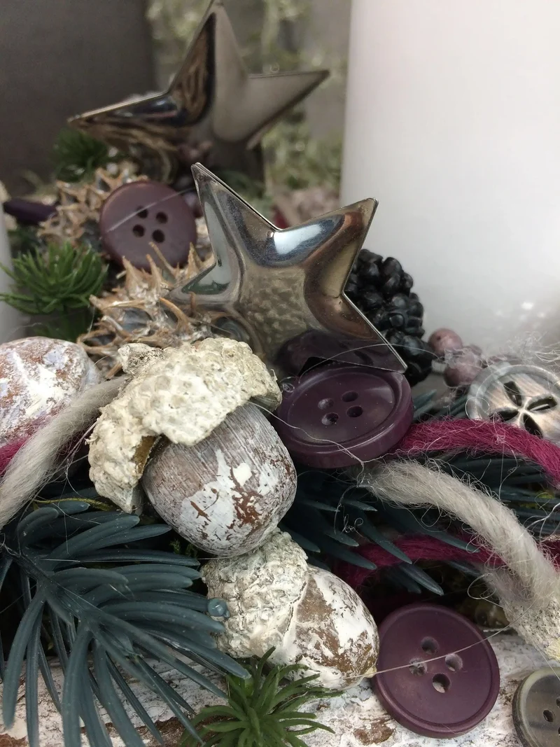 Längliches Adventsgesteck mit Wichtel – Tablett Advent mehrjährig