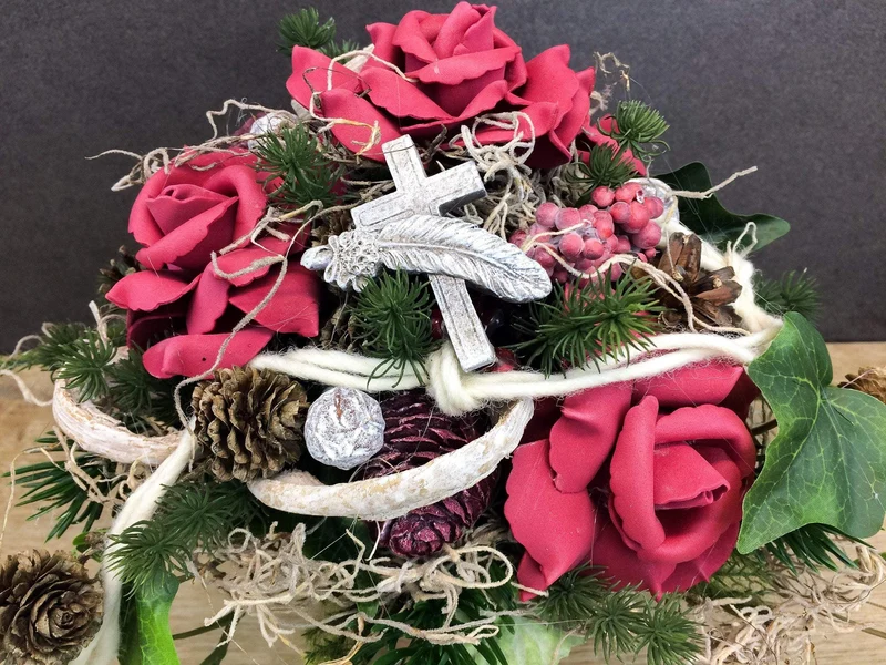 Seidenblumen Grabkreuz Rose – Grabdekoration handgefertigt
