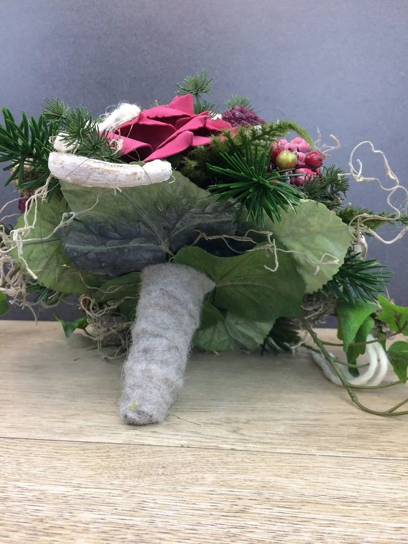 Seidenblumen Grabkreuz Rose – Grabdekoration handgefertigt