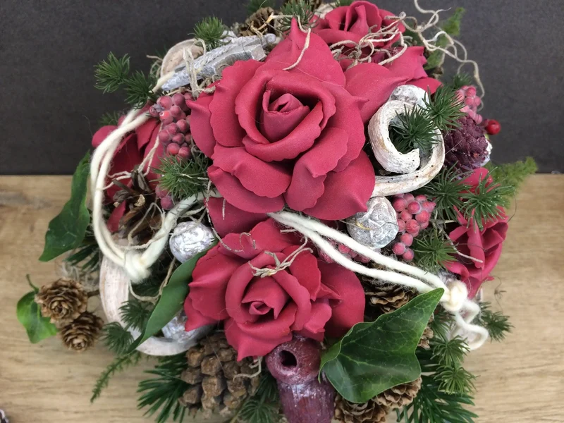 Seidenblumen Grabkreuz Rose – Grabdekoration handgefertigt
