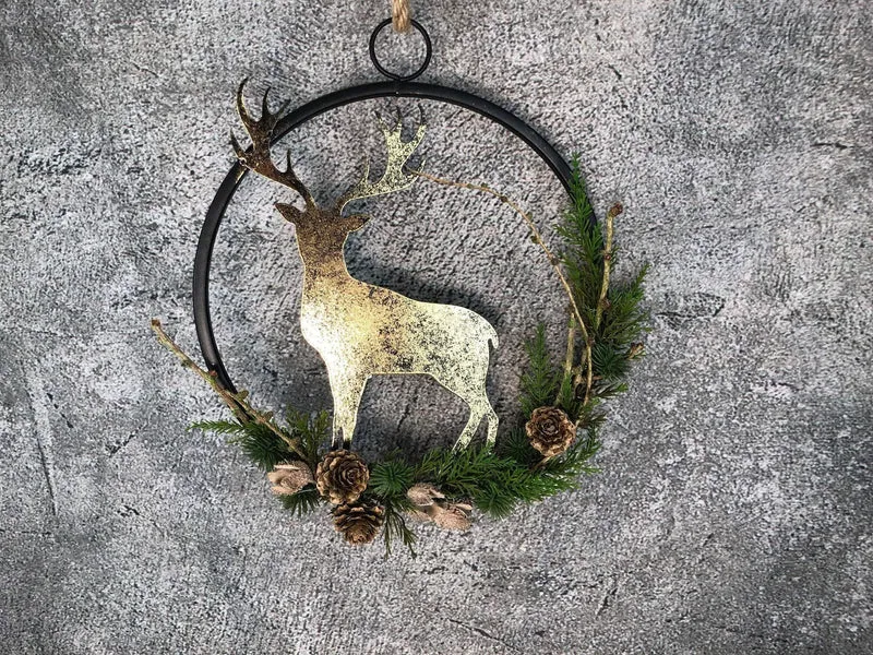 Weihnachtlicher Fensterring mit Hirsch – modern stimmungsvoll LED
