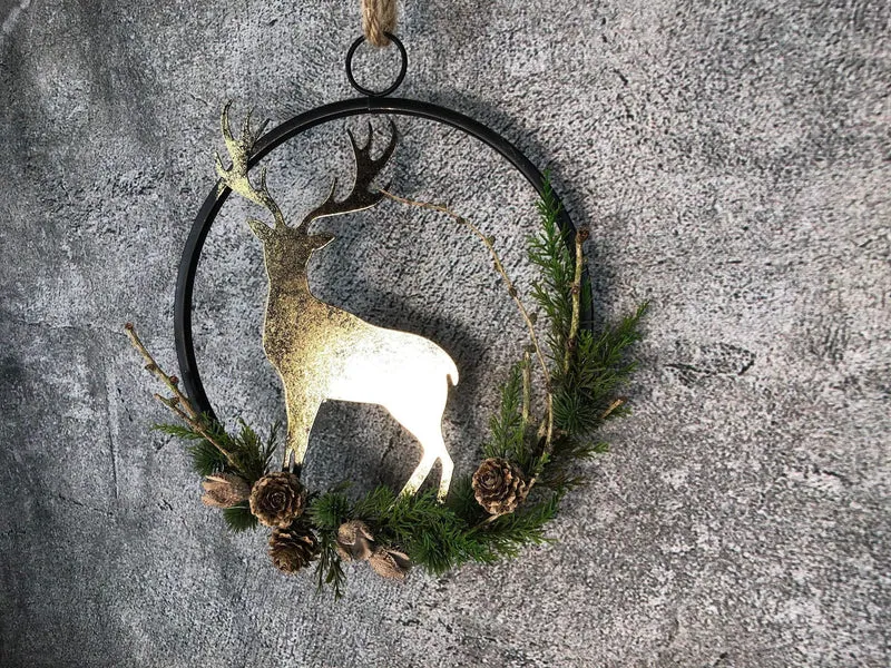 Weihnachtlicher Fensterring mit Hirsch – modern stimmungsvoll LED