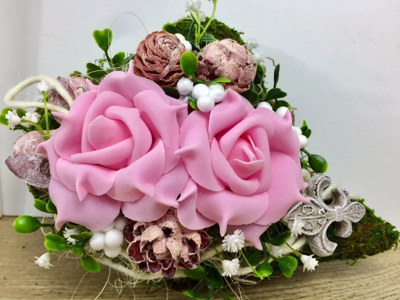 Rose Grabherz auf Moos Seidenblumen – handgefertigter Grabschmuck