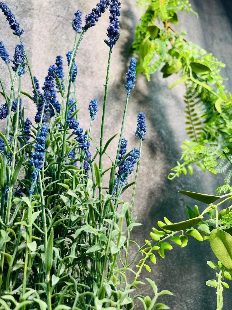 Künstlicher Lavendel Seidenblumen – Lavendelbusch im Topf langlebig
