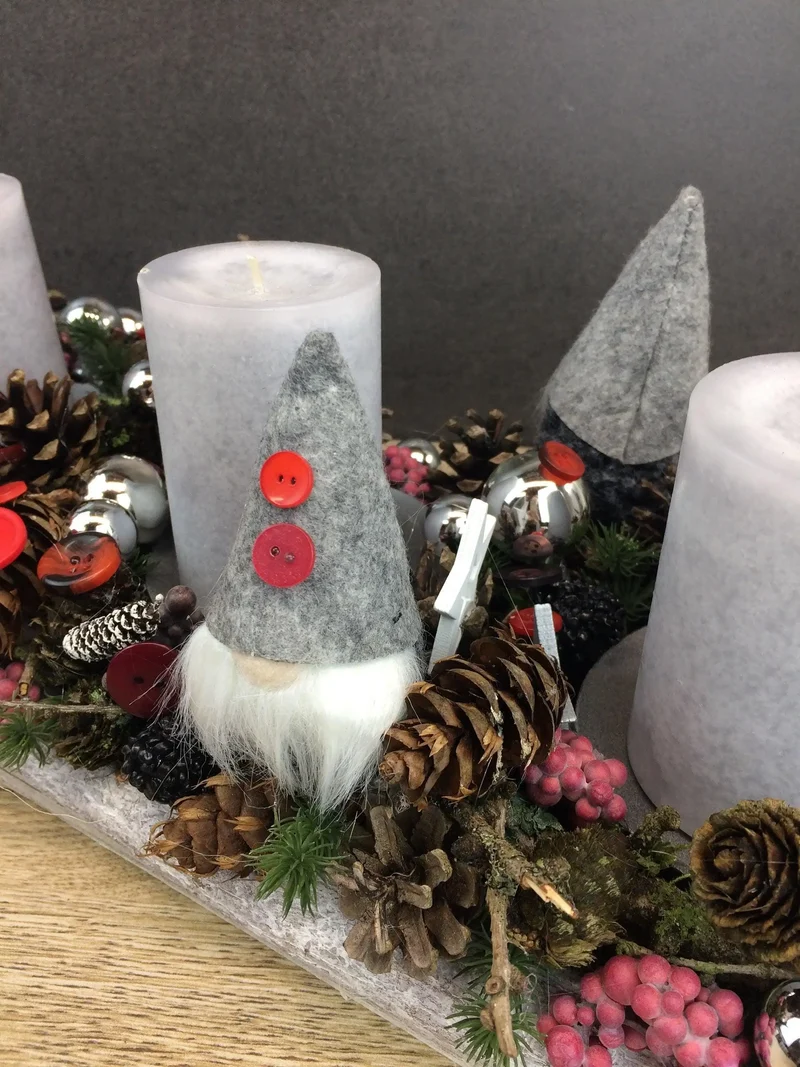 Adventsgesteck Tablett Wichtel – länglich Advent Kerzen handgefertigt