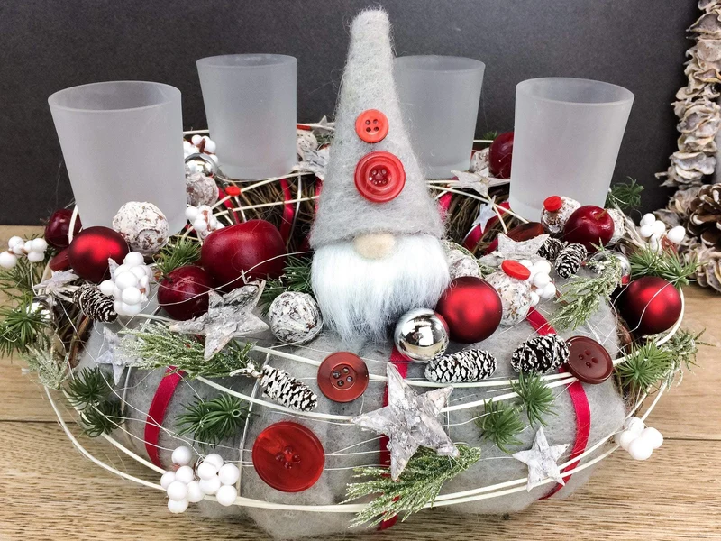 Adventskranz mit Wichtel Figuren – rund handgefertigt langlebig mit Ta