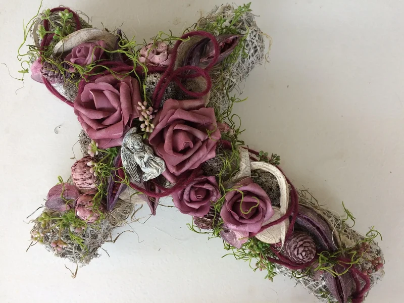 Grabkreuz mit Rose – Grabschmuck Seidenblumen Wunschfarbe