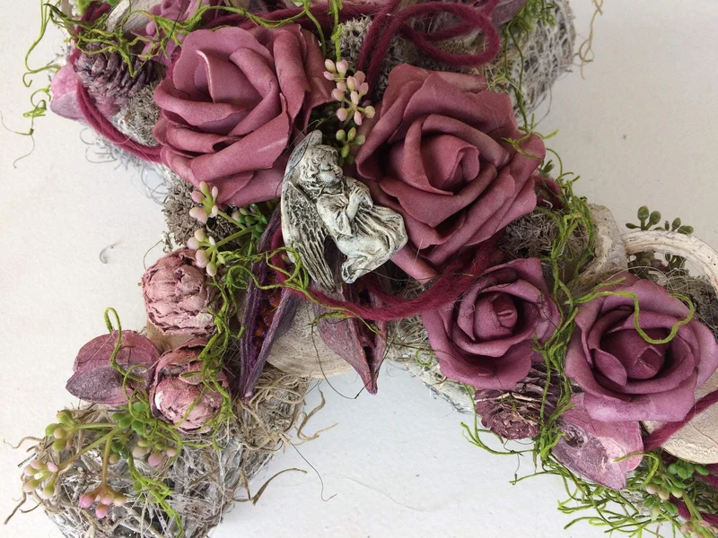 Grabkreuz mit Rose – Grabschmuck Seidenblumen Wunschfarbe