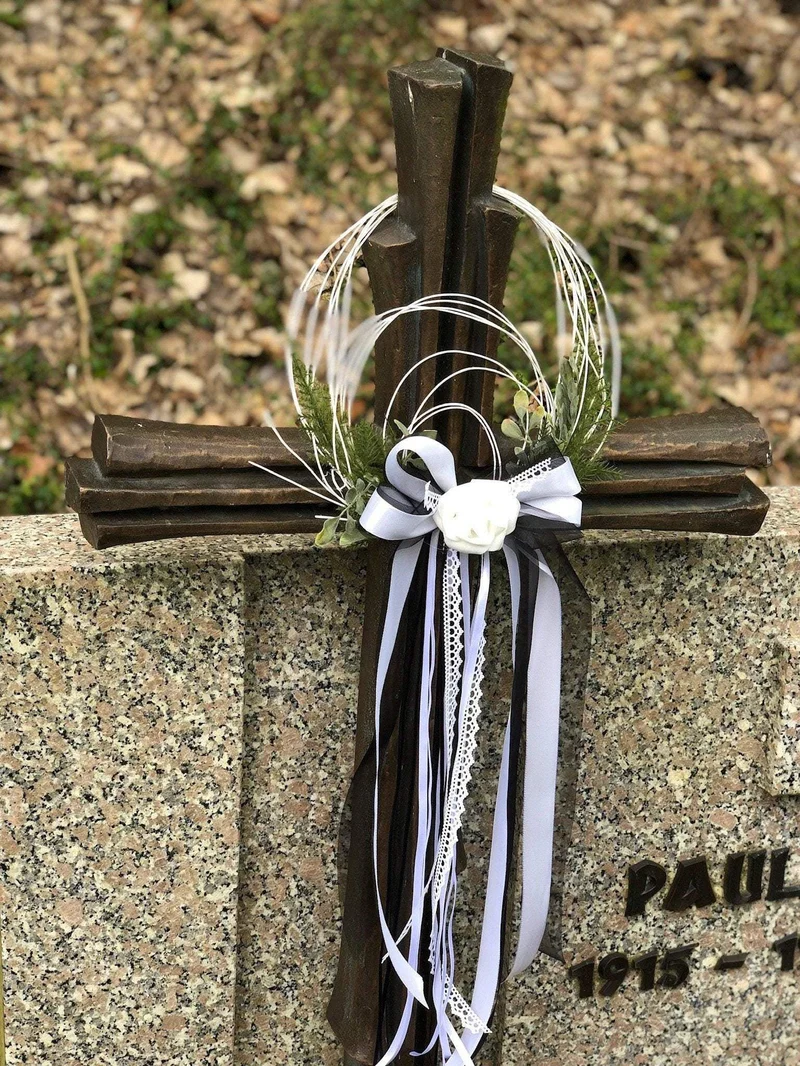 Rose Grabgesteck für Kreuz Schleife Seidenblumen – Grabdekoration