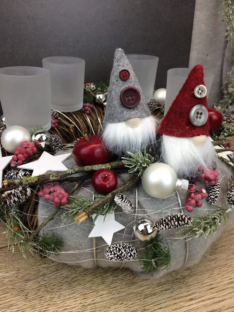 Adventskranz Wichtel mit Gläsern – rund mehrjährig