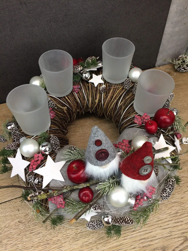 Adventskranz Wichtel mit Gläsern – rund mehrjährig