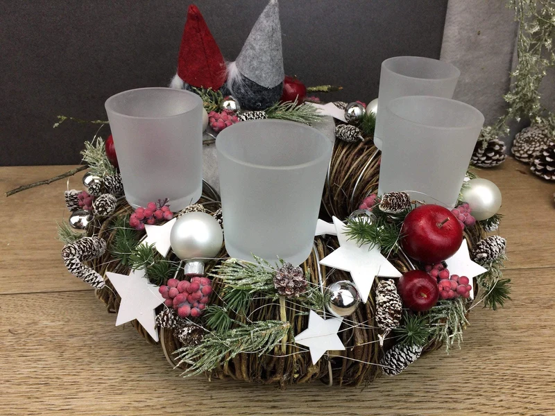 Adventskranz Wichtel mit Gläsern – rund mehrjährig