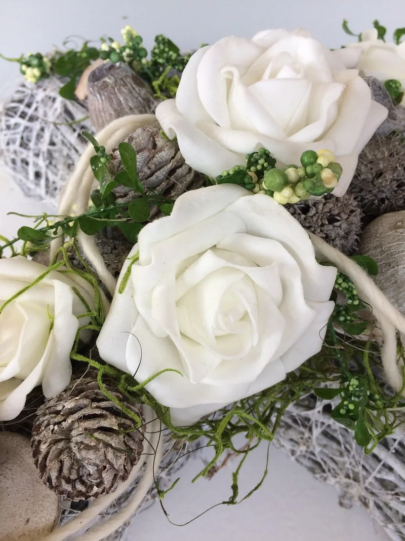 Grabschmuck Kreuz Rose Seidenblumen – langlebig & stilvoll