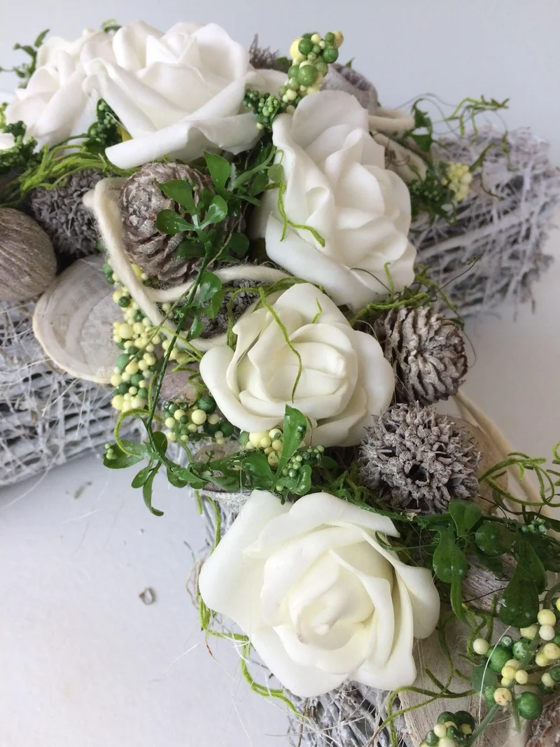 Grabschmuck Kreuz Rose Seidenblumen – langlebig & stilvoll