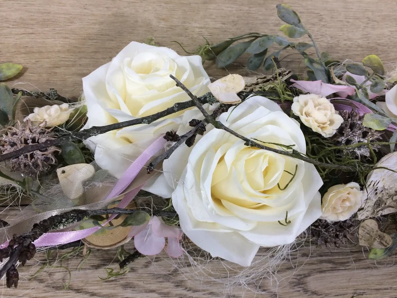 Tischgesteck Eukalyptus Rosen lang – Hochzeit Tischdeko Wunschfarbe