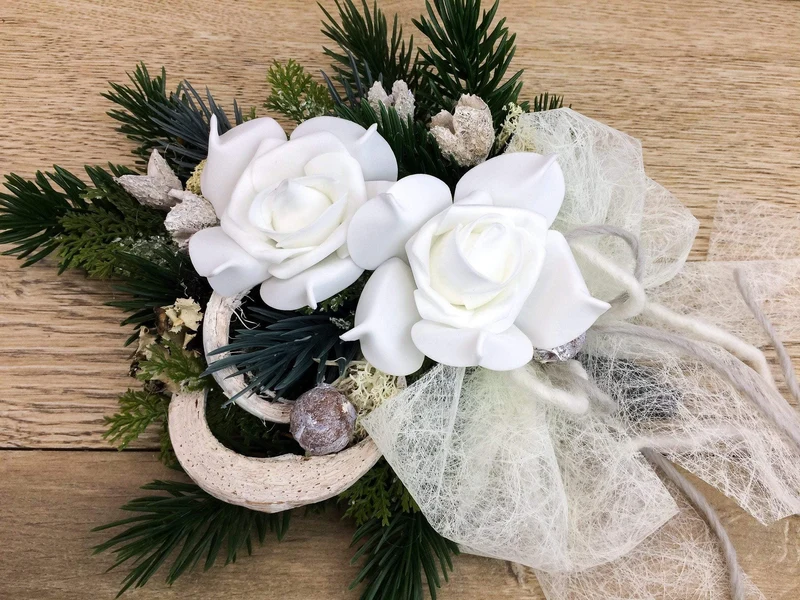 Grabgesteck Christrose Seidenblumen – langlebiger Grabschmuck