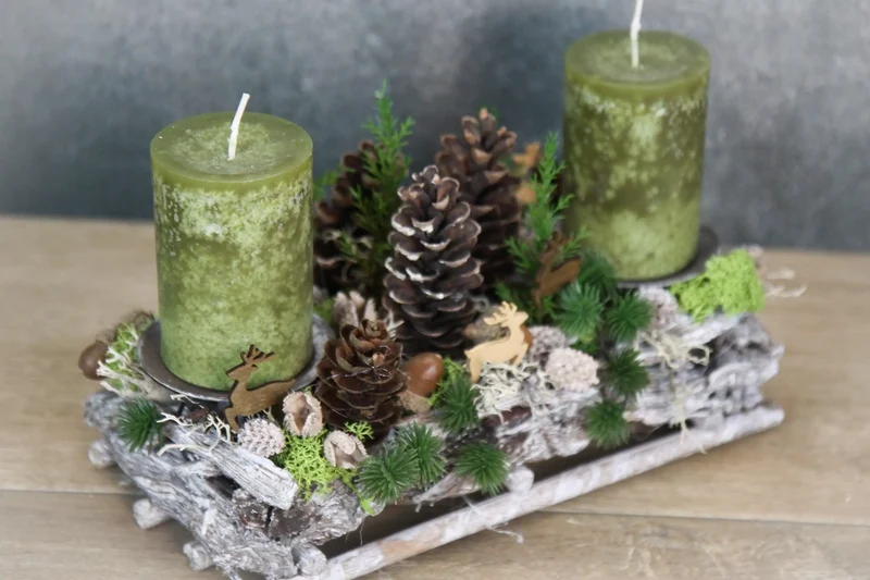 Adventsgesteck Hirsch länglich – Tablett Naturmaterialien mehrjährig