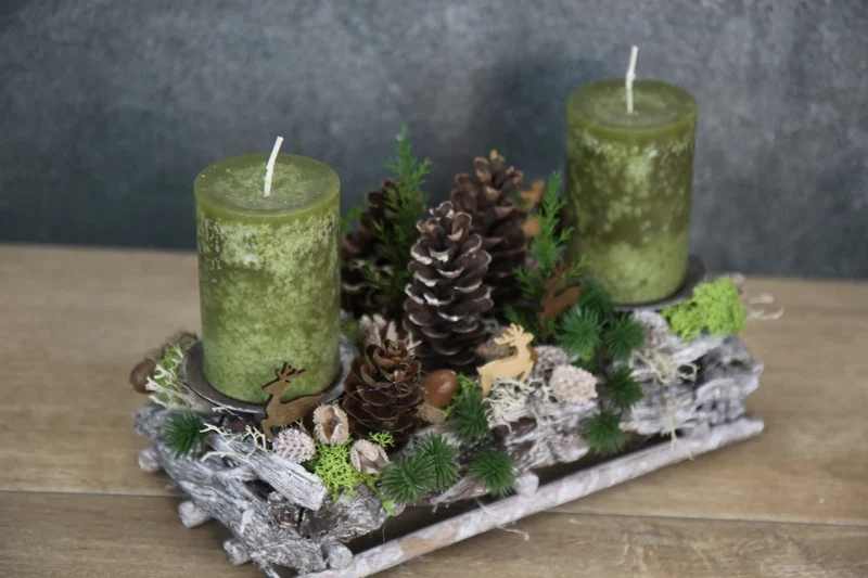 Adventsgesteck Hirsch länglich – Tablett Naturmaterialien mehrjährig