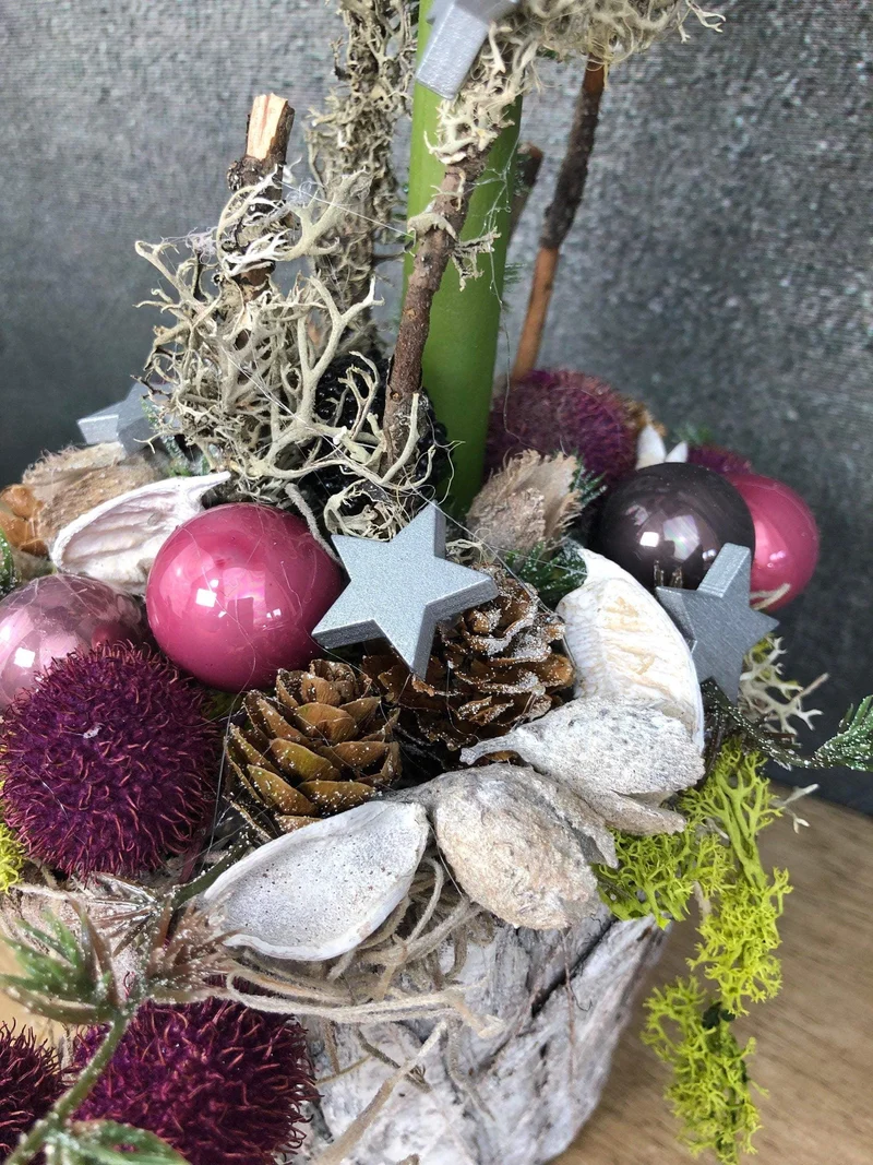Adventsgesteck Amaryllis – Weihnachtsdeko mit Kerze und Naturmaterialien