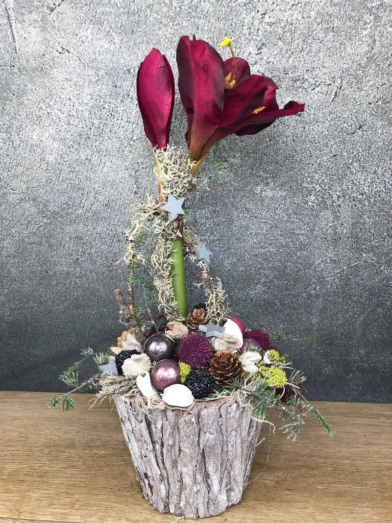 Adventsgesteck Amaryllis – Weihnachtsdeko mit Kerze und Naturmaterialien