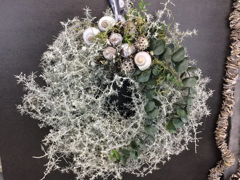 Natur Wandkranz Trockenblumen handgebunden – modern & stilvoll