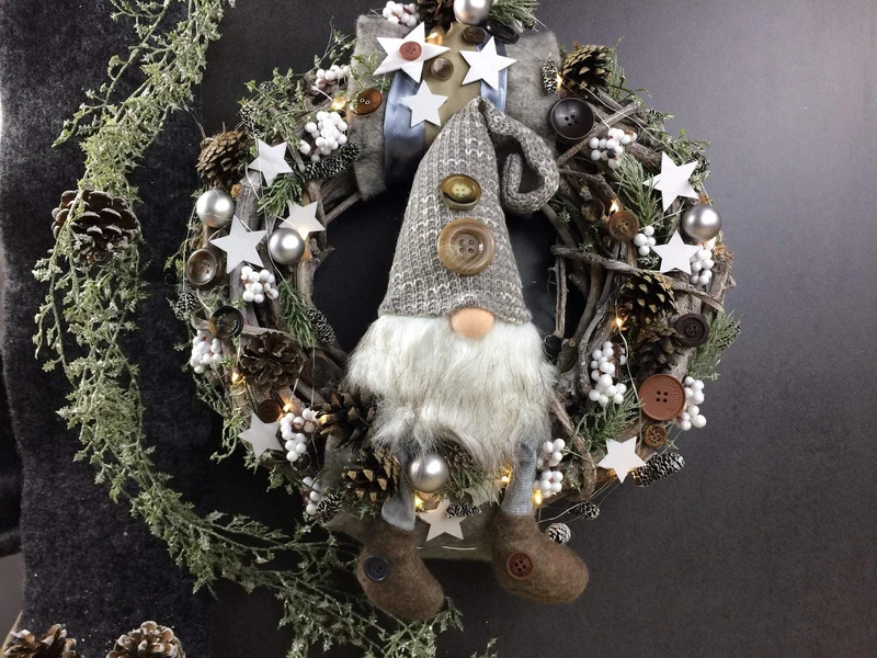 Weihnachtskranz Tür Wichtel 45cm – handgefertigt & stimmungsvoll