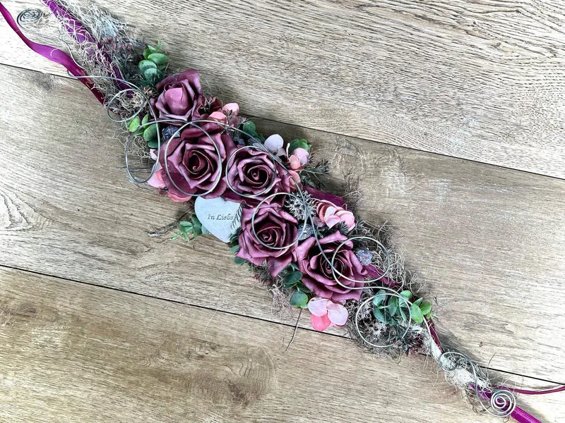 Grabherz aus Seidenblumen Rose – langlebige Grabdekoration