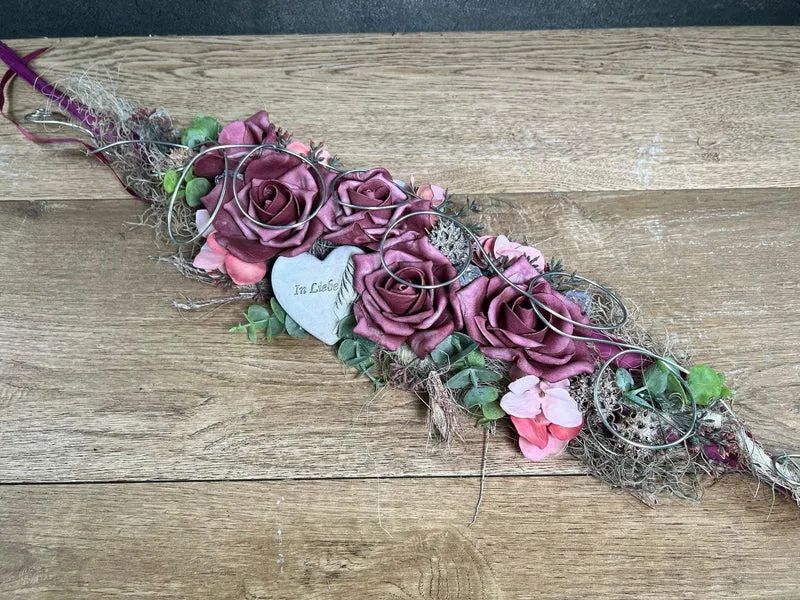 Grabherz aus Seidenblumen Rose – langlebige Grabdekoration