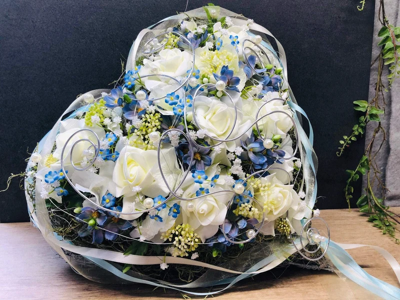 Grabherz Rose mit Schleierkraut handgefertigt – Seidenblumen Grabdekor
