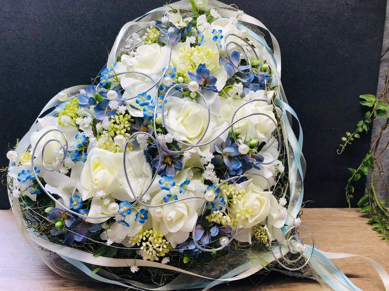 Grabherz Rose mit Schleierkraut handgefertigt – Seidenblumen Grabdekor