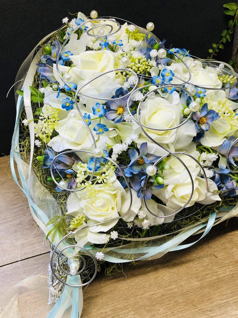 Grabherz Rose mit Schleierkraut handgefertigt – Seidenblumen Grabdekor