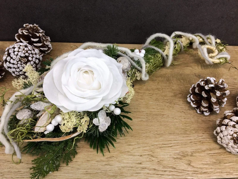 Seidenblumen Grabgesteck Christrose – Grabdekoration handgefertigt