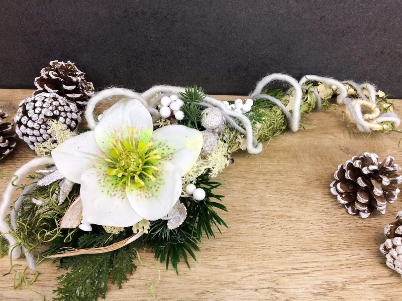 Seidenblumen Grabgesteck Christrose – Grabdekoration handgefertigt