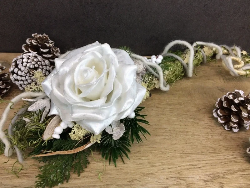 Seidenblumen Grabgesteck Christrose – Grabdekoration handgefertigt