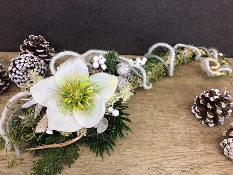 Seidenblumen Grabgesteck Christrose – Grabdekoration handgefertigt