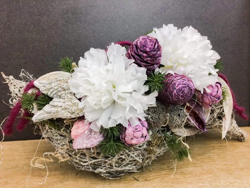 Grabgesteck Nelke Seidenblumen – langlebiger Grabschmuck