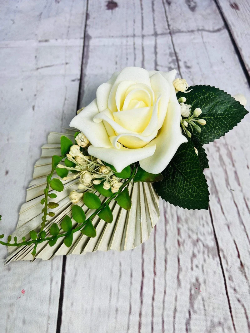 Urnengesteck Wand Seidenblumen – langlebiger Grabschmuck