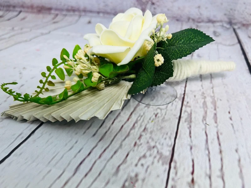 Urnengesteck Wand Seidenblumen – langlebiger Grabschmuck