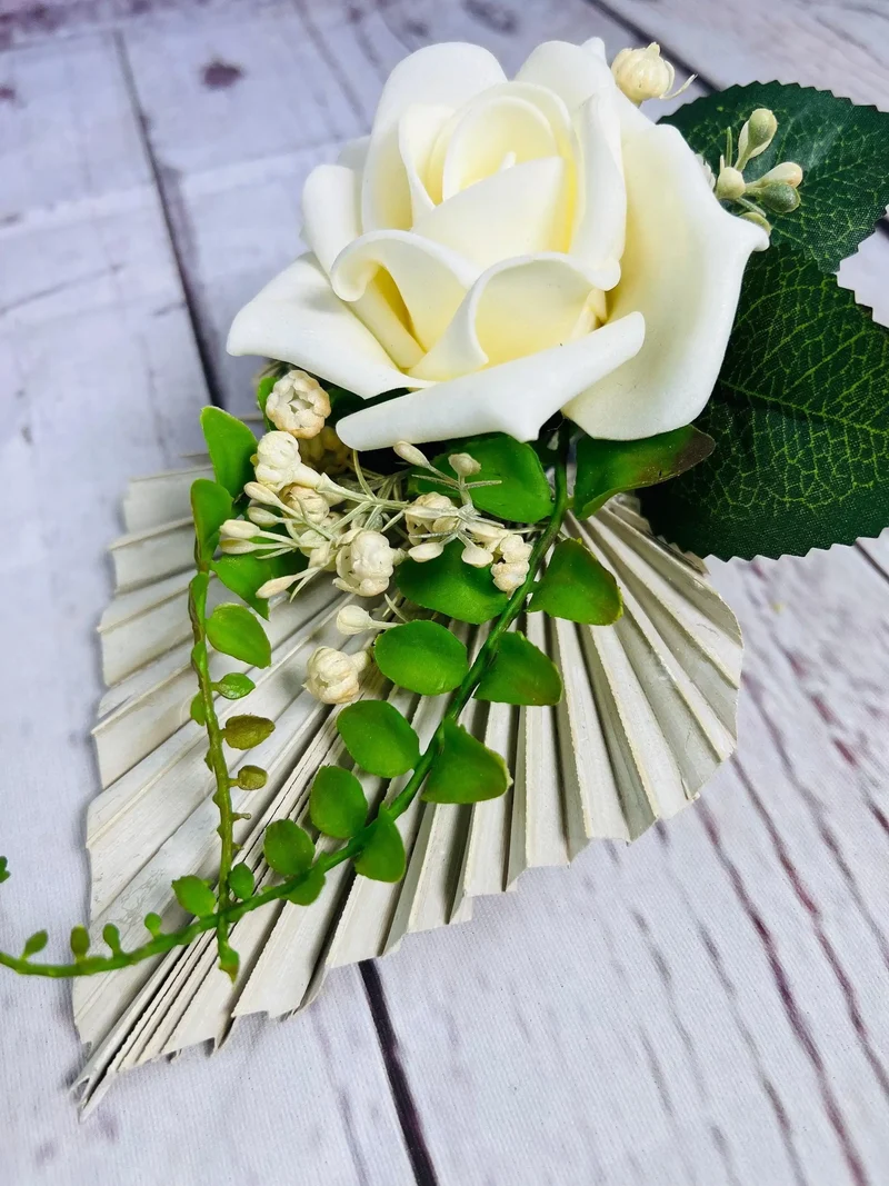 Urnengesteck Wand Seidenblumen – langlebiger Grabschmuck