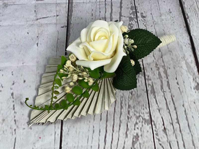 Urnengesteck Wand Seidenblumen – langlebiger Grabschmuck