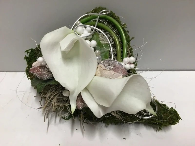 Seidenblumen Urnengesteck 25cm Calla – Grabdekoration handgefertigt