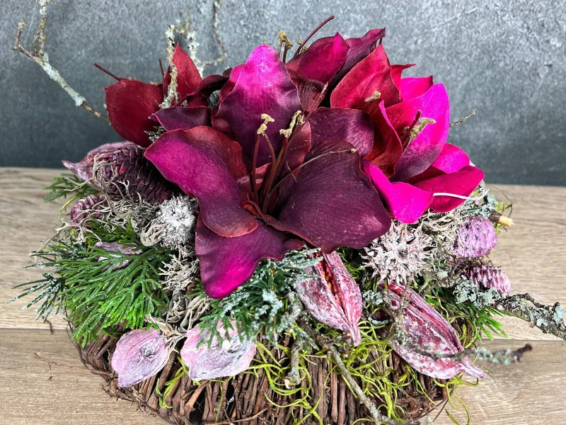 Grabgesteck Amaryllis Seidenblumen – ausdrucksstarke Grabdeko