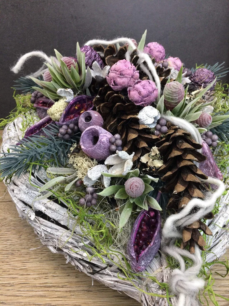 Grabherz mit Rose auf Moos – Seidenblumen Grabschmuck – für Außenberei