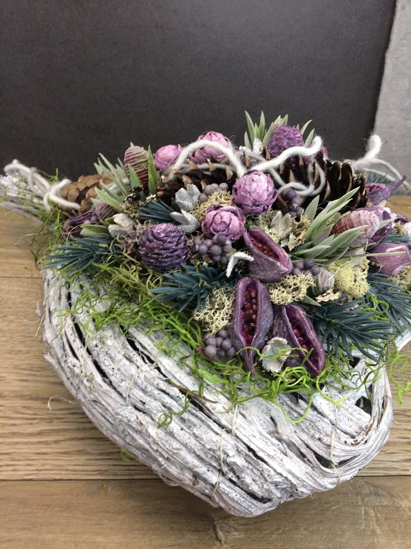 Grabherz mit Rose auf Moos – Seidenblumen Grabschmuck – für Außenberei