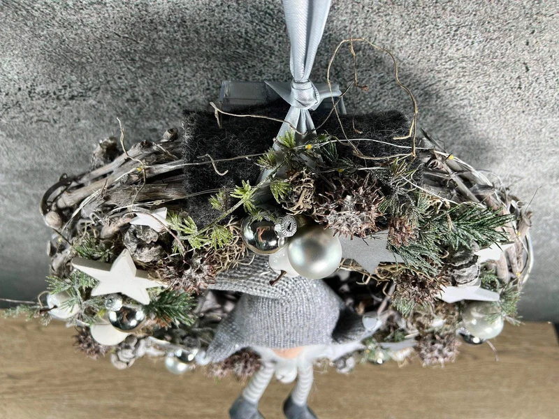 Weihnachtlicher Türkranz mit Wichtel 45cm – Wunschfarbe handgefertigt