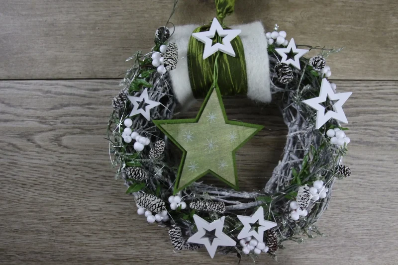 Weihnachtskranz Türdeko – Tanne Sterne handgefertigt langlebig