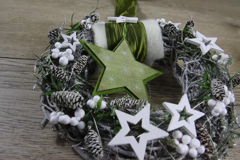 Weihnachtskranz Türdeko – Tanne Sterne handgefertigt langlebig